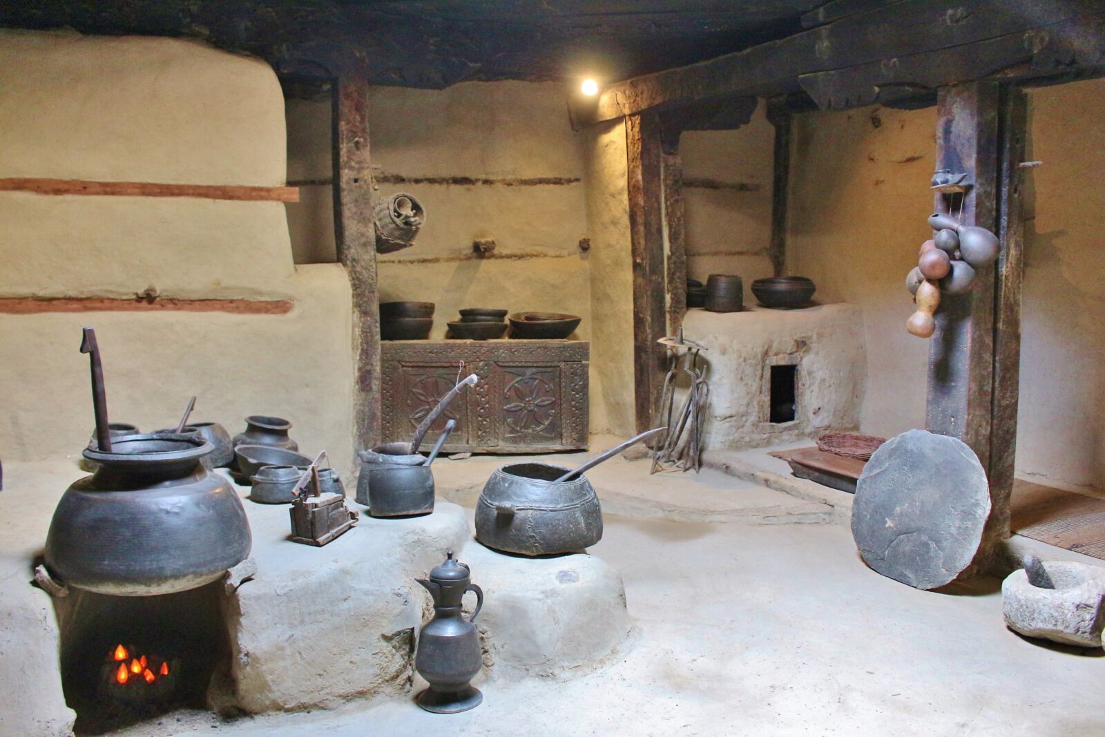Canon EOS 700D (EOS Rebel T5i / EOS Kiss X7i) sample photo. Antique, crockery, old photography