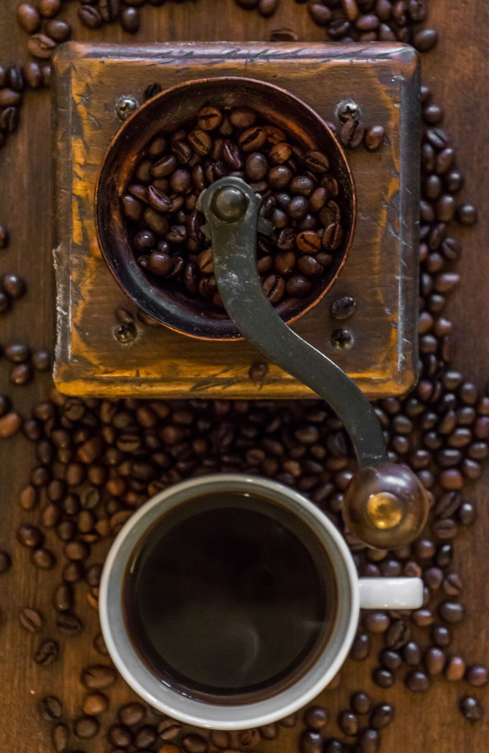 Canon EOS 70D + Tamron 16-300mm F3.5-6.3 Di II VC PZD Macro sample photo. Coffee, coffee grinder, mill photography