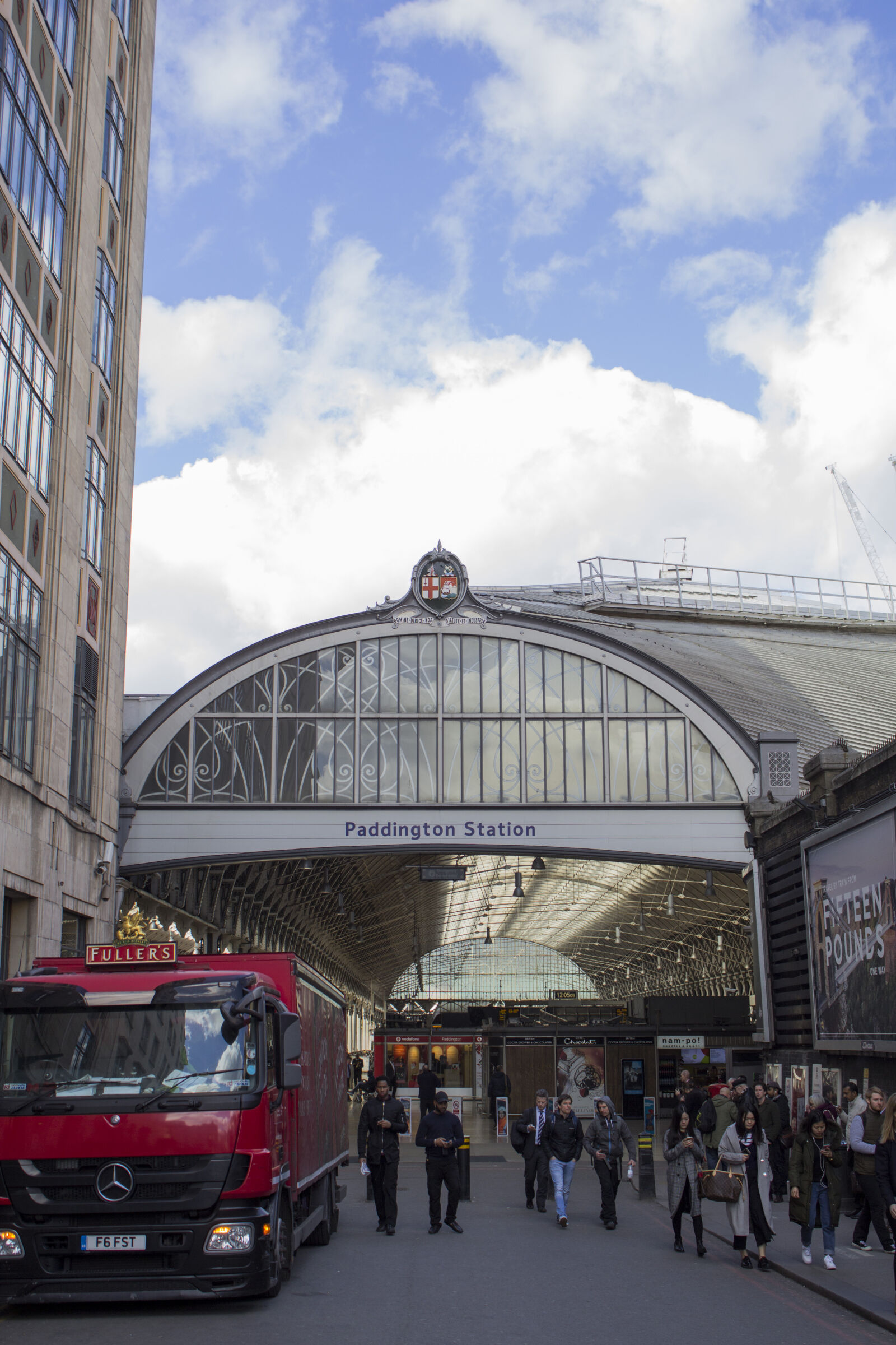 Canon EOS 600D (Rebel EOS T3i / EOS Kiss X5) sample photo. London, padding, station, train photography
