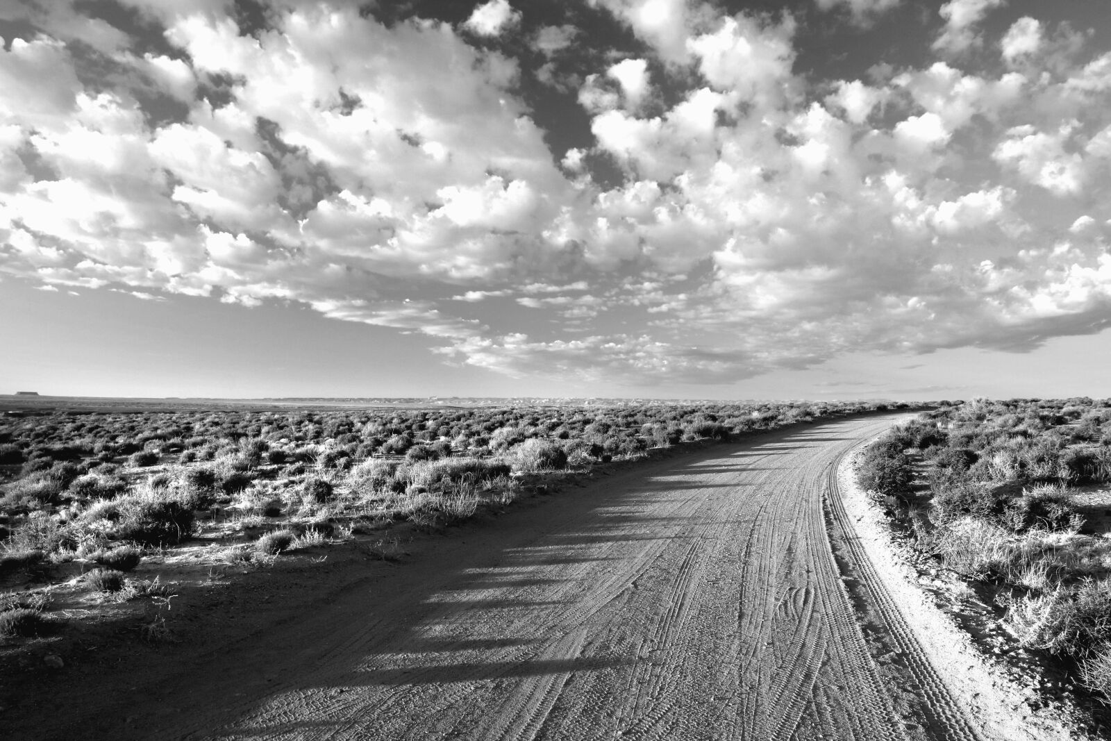 Canon EOS 750D (EOS Rebel T6i / EOS Kiss X8i) sample photo. Road, landscape, sky, horizon photography