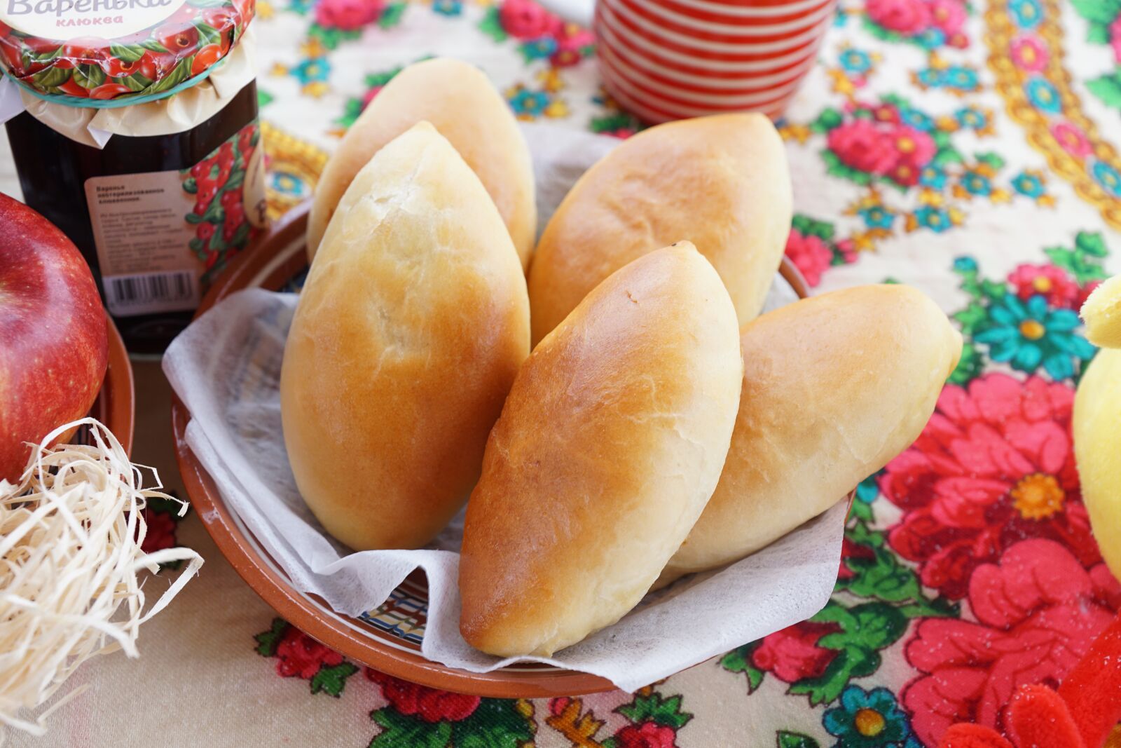 Sony ILCA-77M2 + Sony DT 16-50mm F2.8 SSM sample photo. Pies, russian traditions, treats photography
