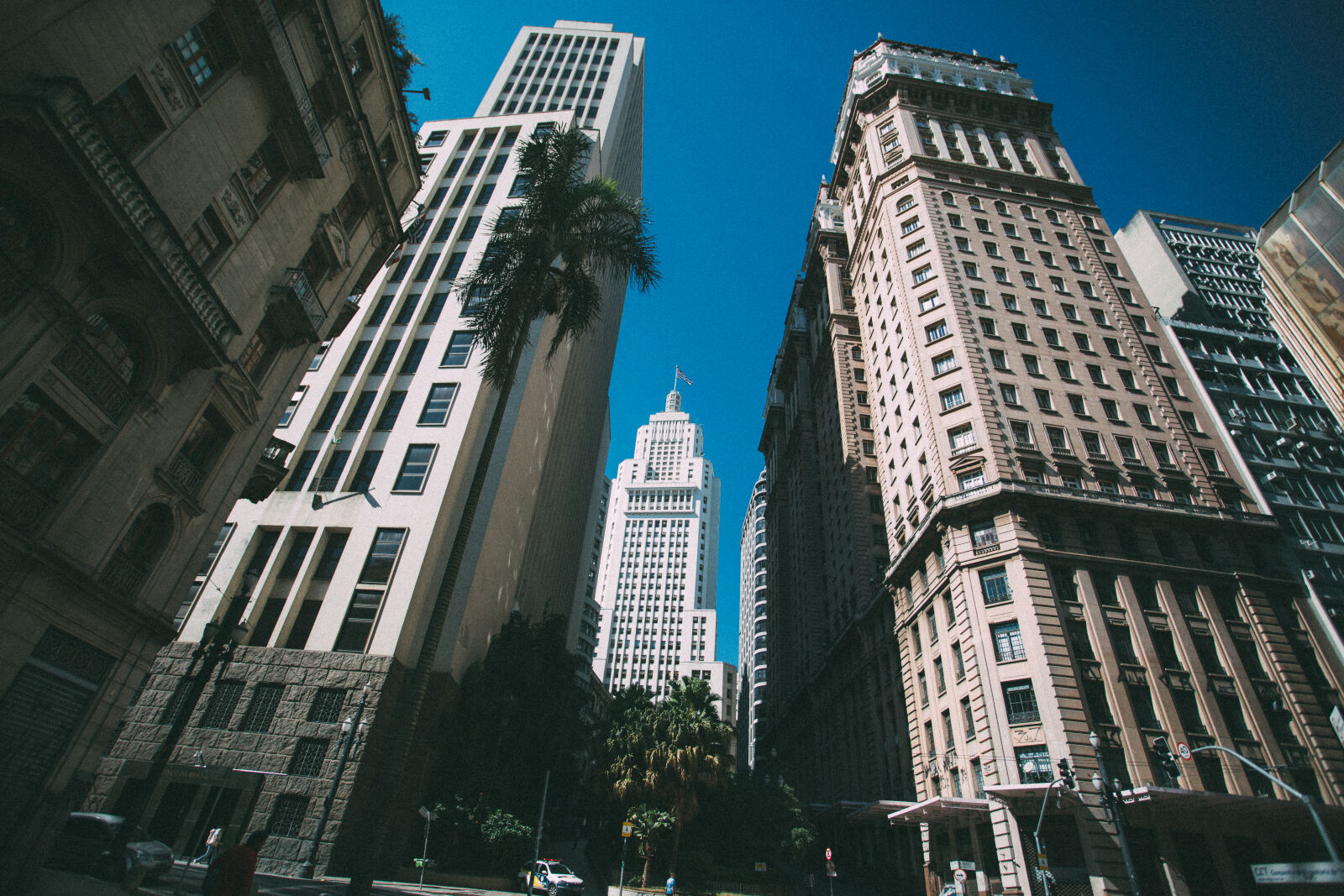 Canon EF 17-40mm F4L USM sample photo. Architecture, buildings, city, cityscape photography