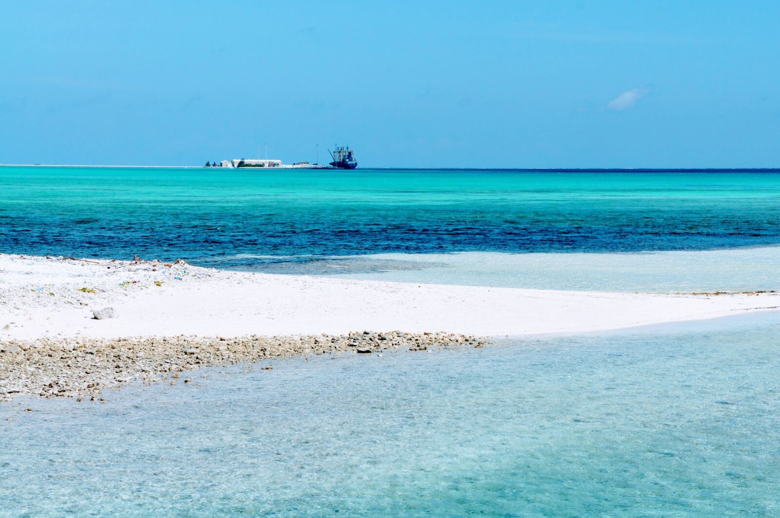 Sony Alpha NEX-5 sample photo. Maldives, island, blue photography