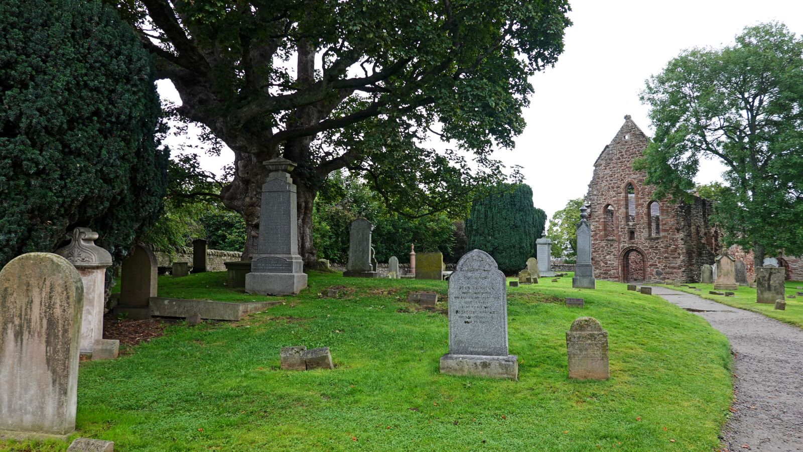 Sony Cyber-shot DSC-RX100 VI sample photo. Beauly priory, ruin, store photography