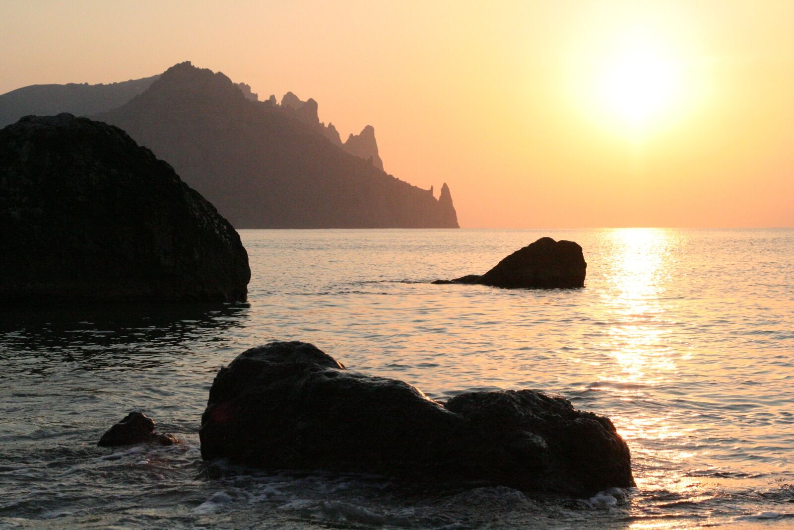 Canon EOS 350D (EOS Digital Rebel XT / EOS Kiss Digital N) sample photo. Sea, sunset, boulders photography