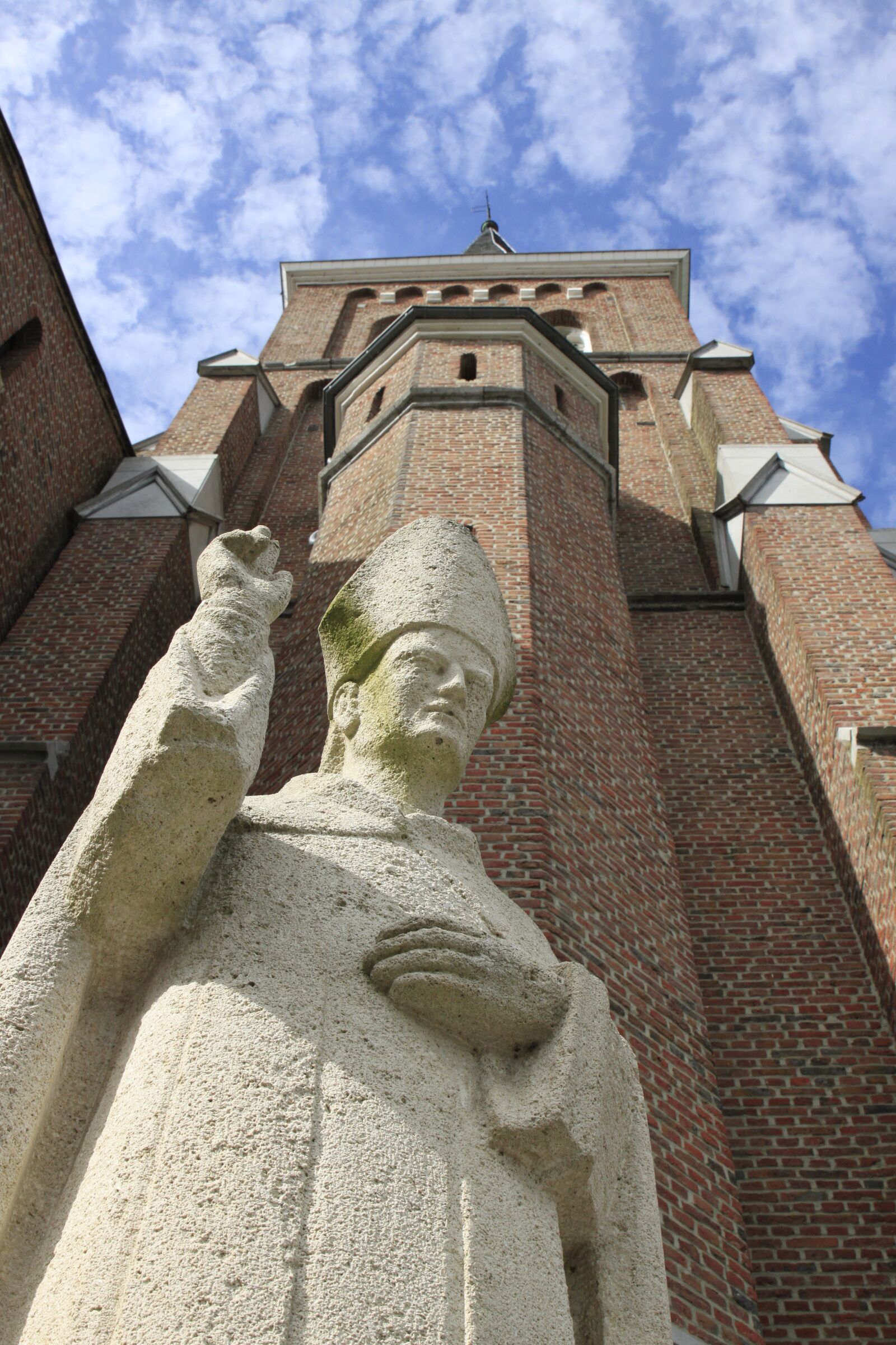 Canon EOS 500D (EOS Rebel T1i / EOS Kiss X3) sample photo. Church, statue, architecture photography