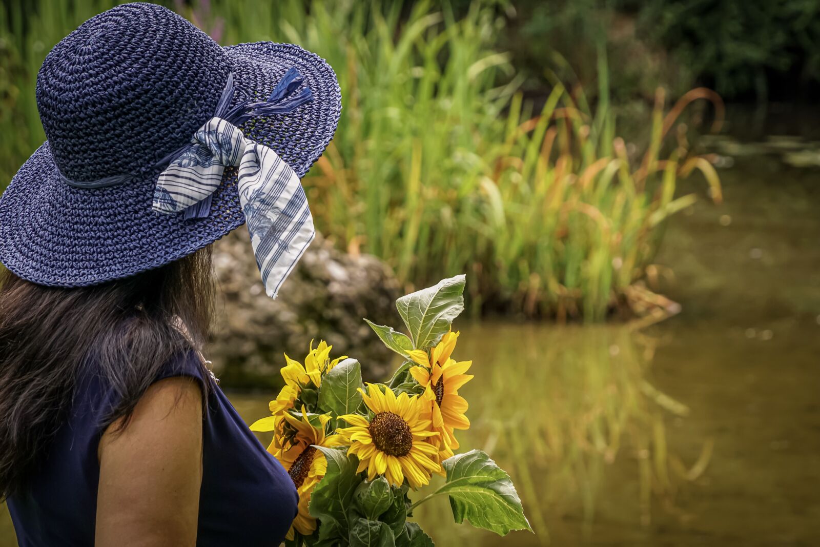 Sony DT 18-135mm F3.5-5.6 SAM sample photo. Woman, lady, strauss photography