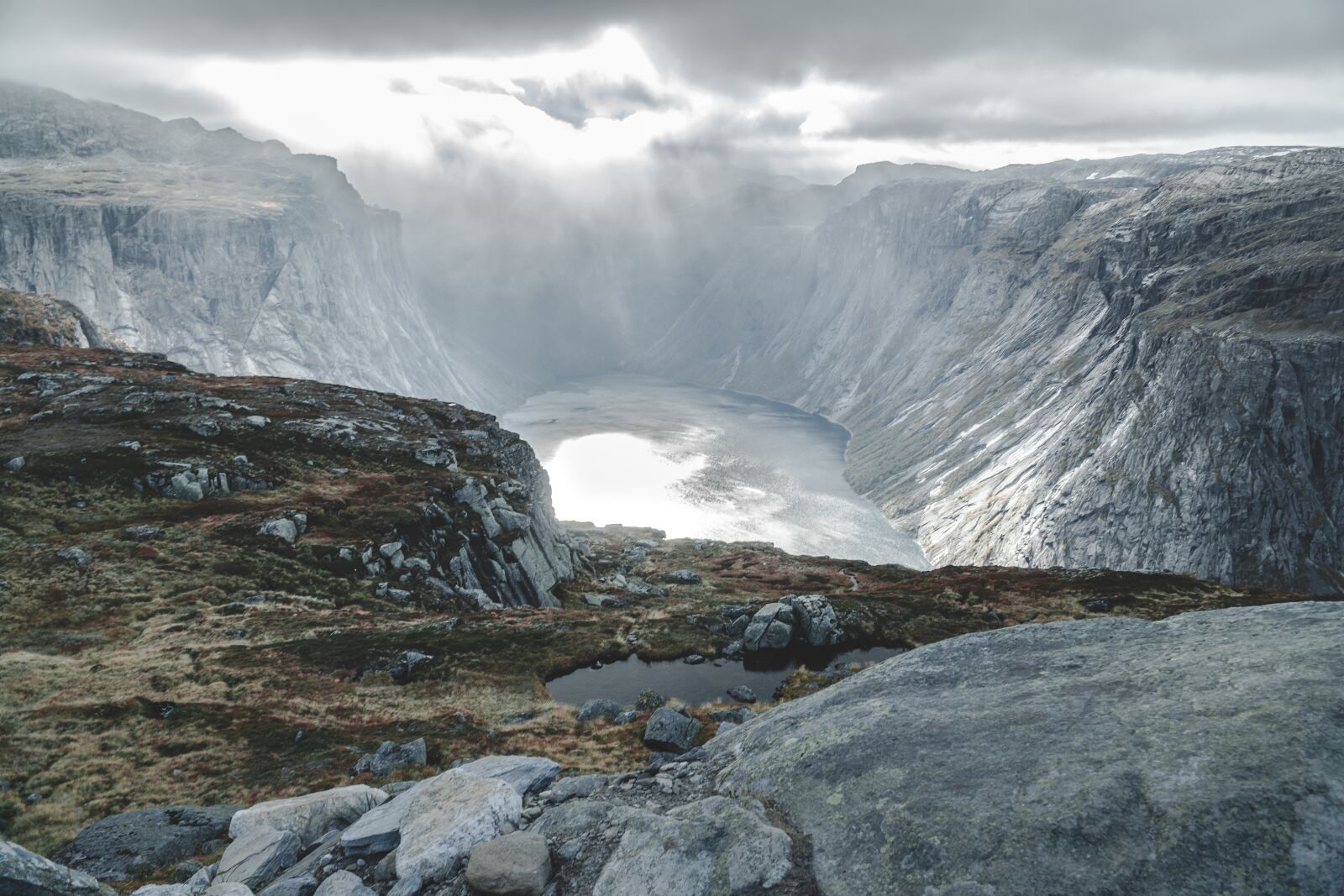 Sony a6000 + Sony E PZ 18-105mm F4 G OSS sample photo. Path, norway, landscape photography