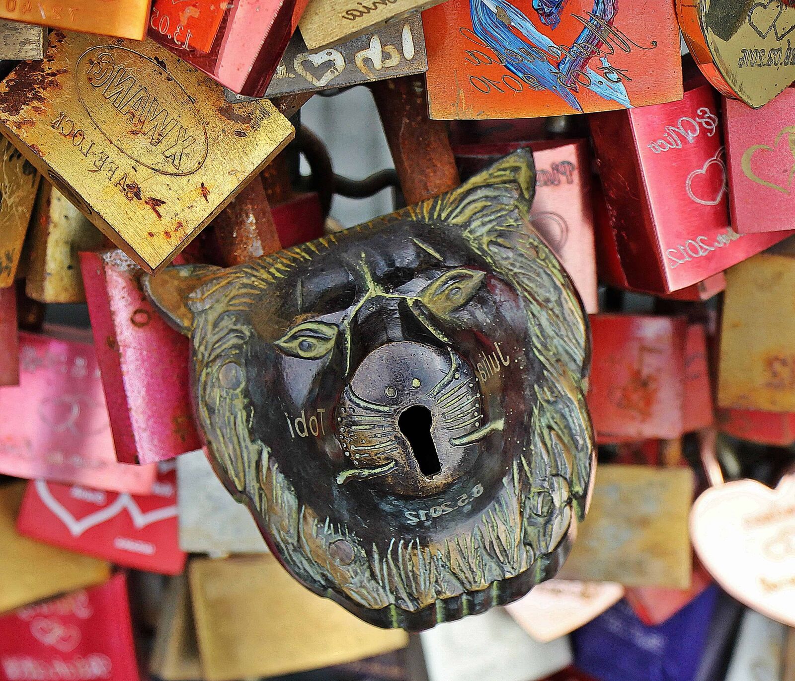 Canon EOS 550D (EOS Rebel T2i / EOS Kiss X4) sample photo. Lock, metal, locked, key photography