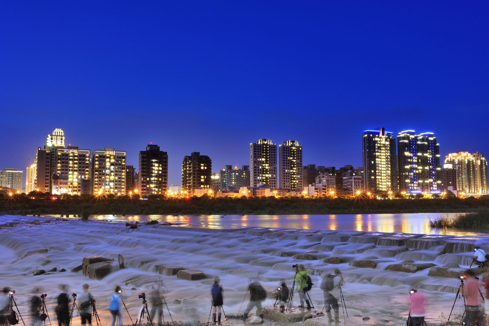 Nikon D700 sample photo. Night view, taiwan, shadow photography