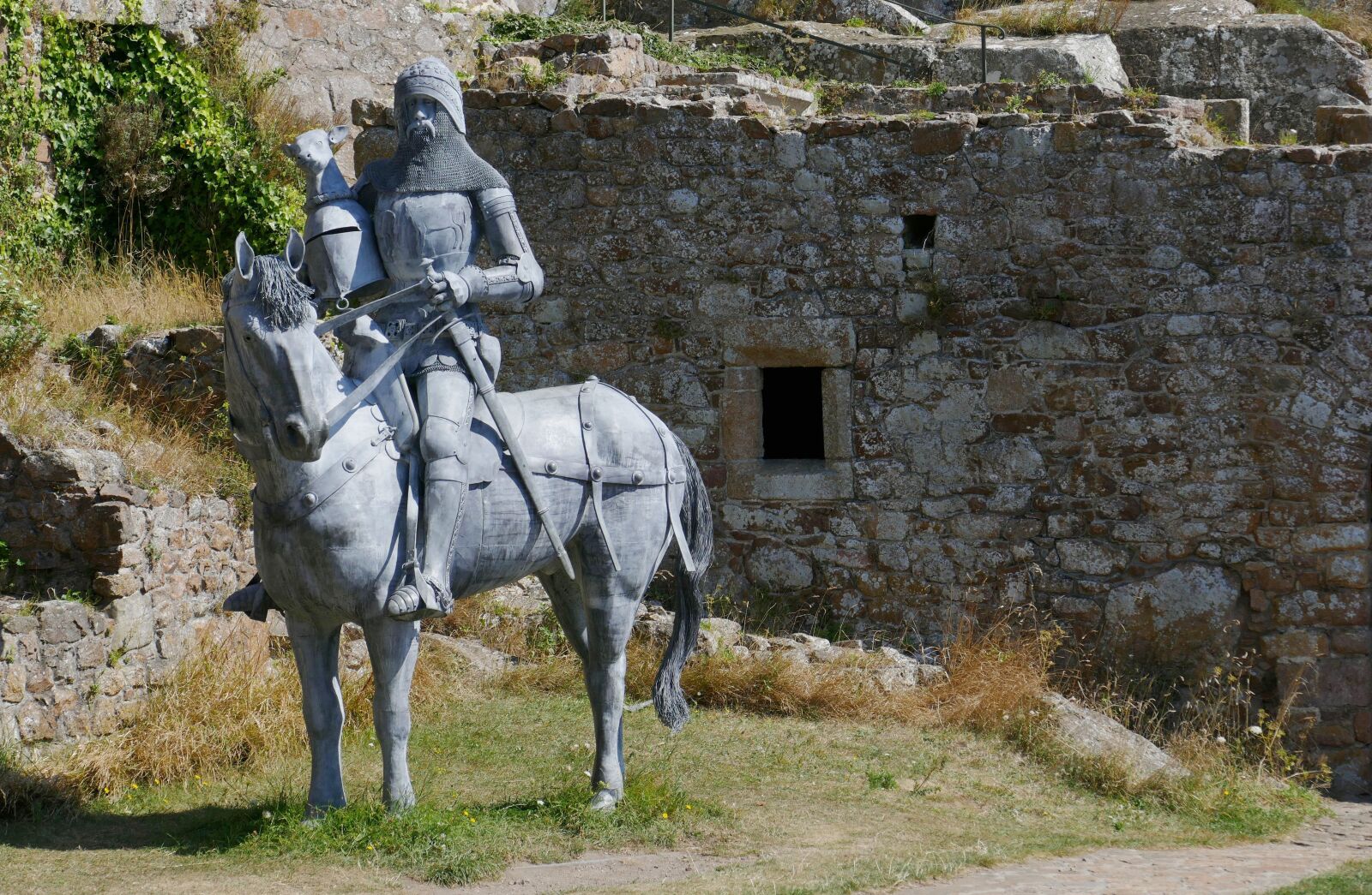 Panasonic Lumix DMC-FZ1000 sample photo. Jersey, castle, orgueil photography