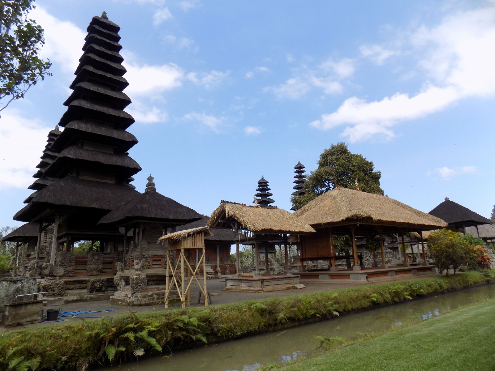 Nikon COOLPIX L330 sample photo. Bali, balinese, culture, hindu photography