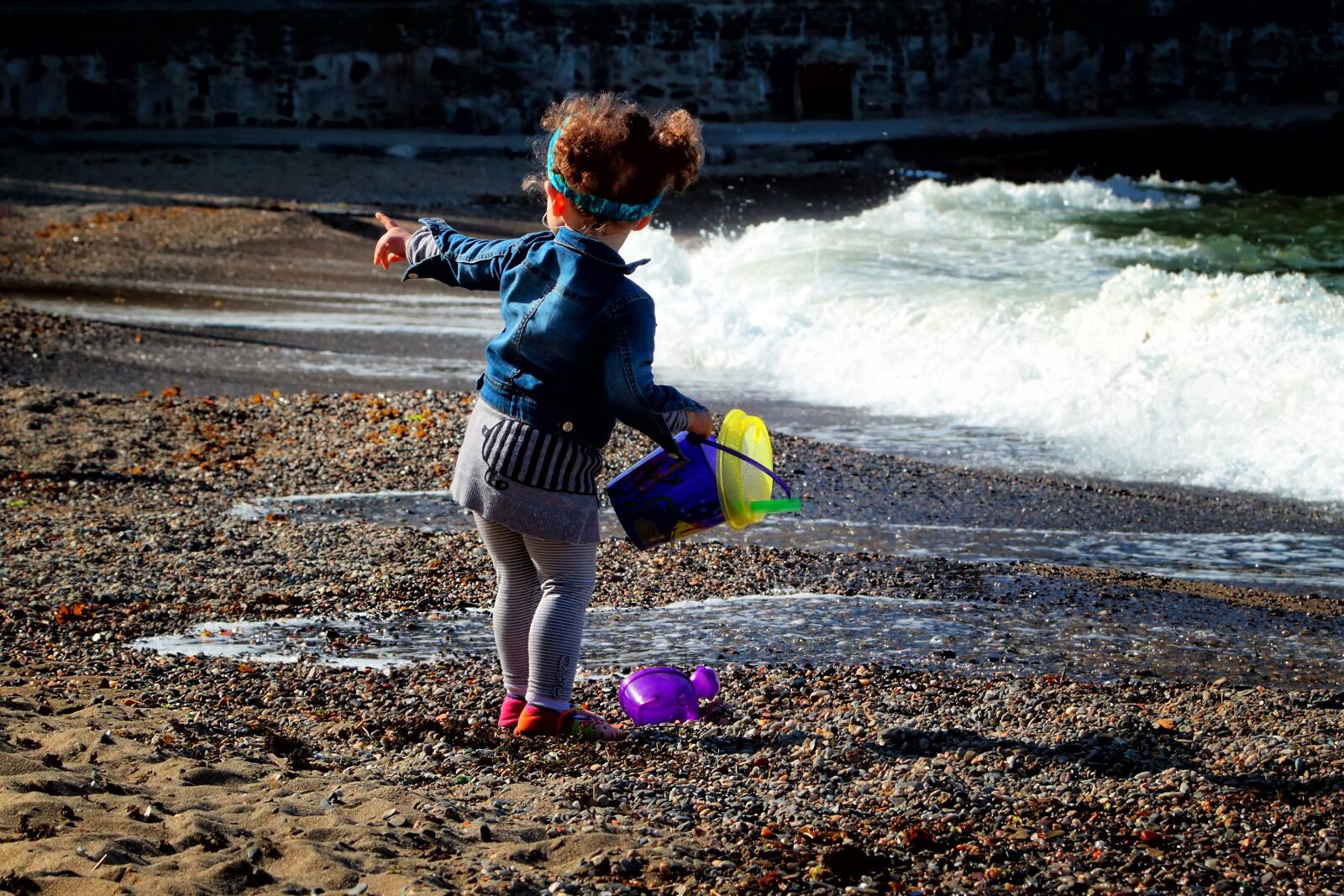 Canon EF-S 17-85mm F4-5.6 IS USM sample photo. Child, games, sea photography