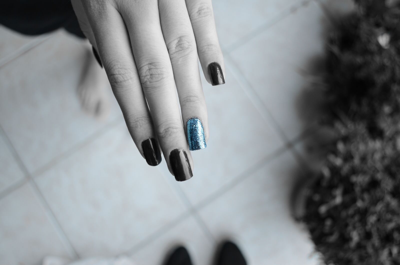 Nikon D5100 sample photo. Nails, hands, blue photography