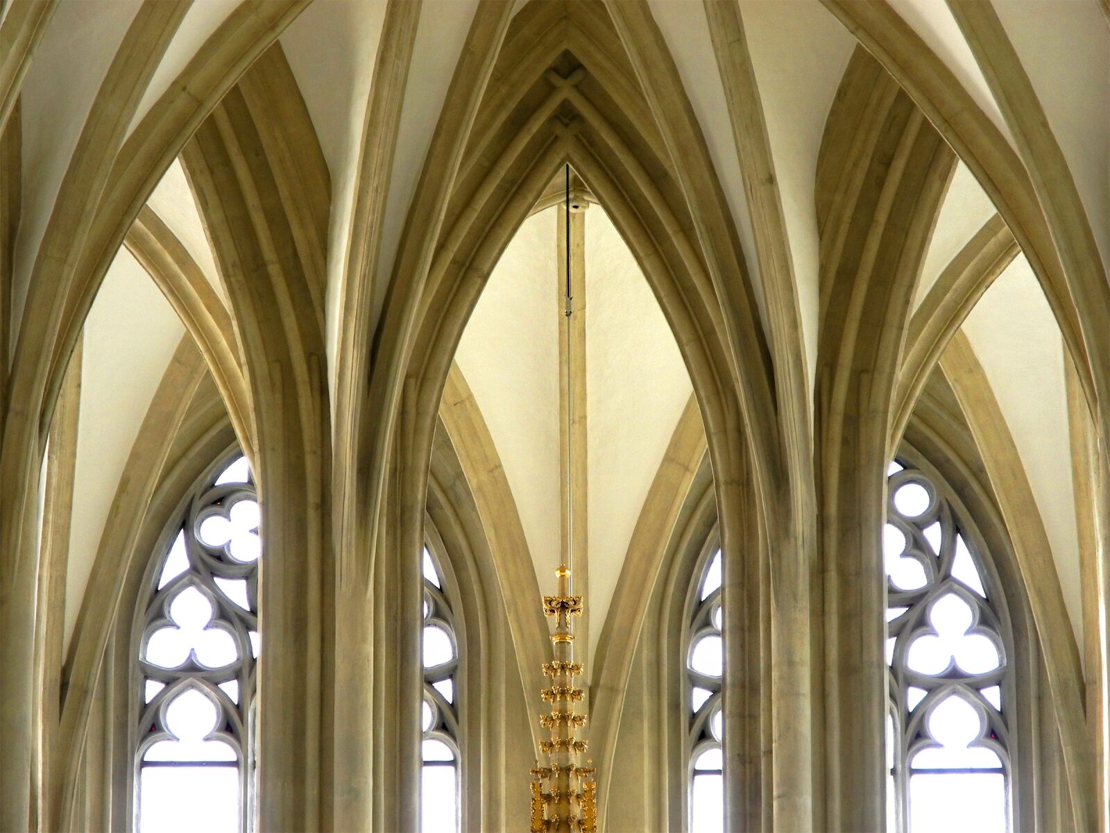 Nikon Coolpix P7000 sample photo. Cathedral, vault, gothic photography