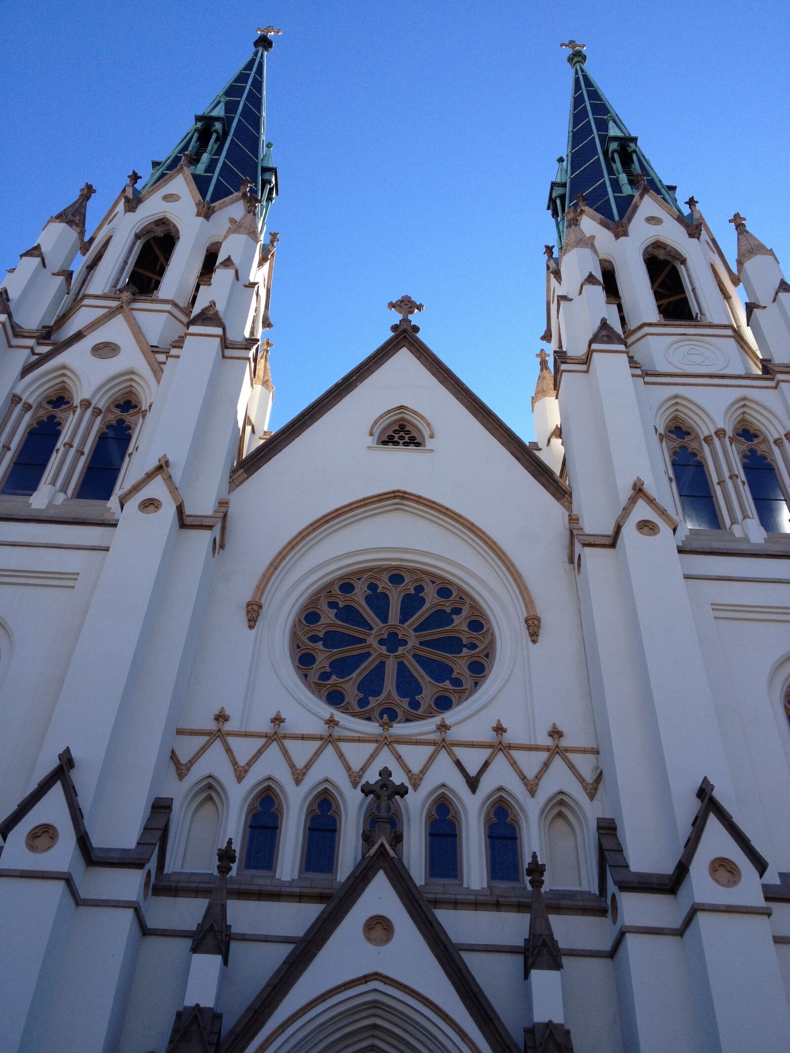 Apple iPhone 4S sample photo. Savannah, church, architecture photography