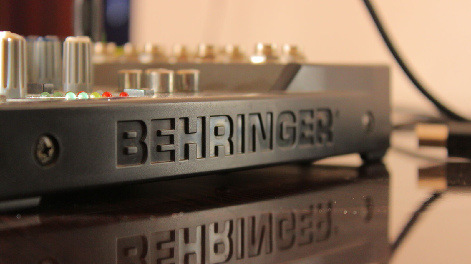 Canon EOS 600D (Rebel EOS T3i / EOS Kiss X5) sample photo. Black, behringer, equalizer photography