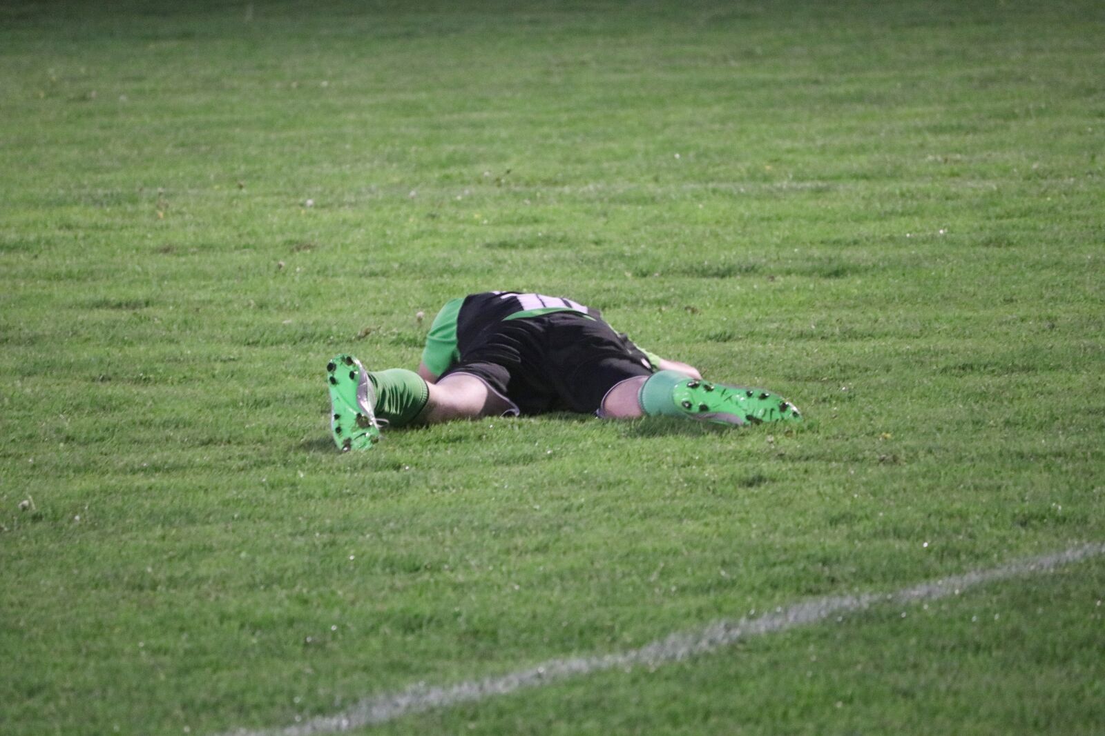 Canon EOS 80D sample photo. Football, disappointment, footballers photography