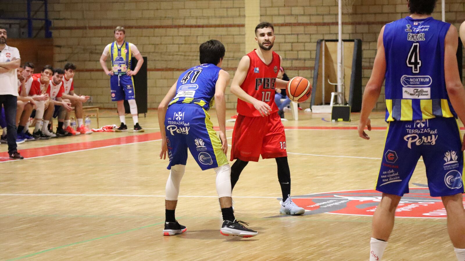 Canon EF-M 55-200mm F4.5-6.3 IS STM sample photo. Basket, player, sport photography