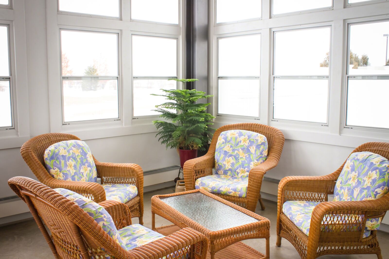 Canon EF-S 18-55mm F3.5-5.6 IS sample photo. Porch, chair, room photography