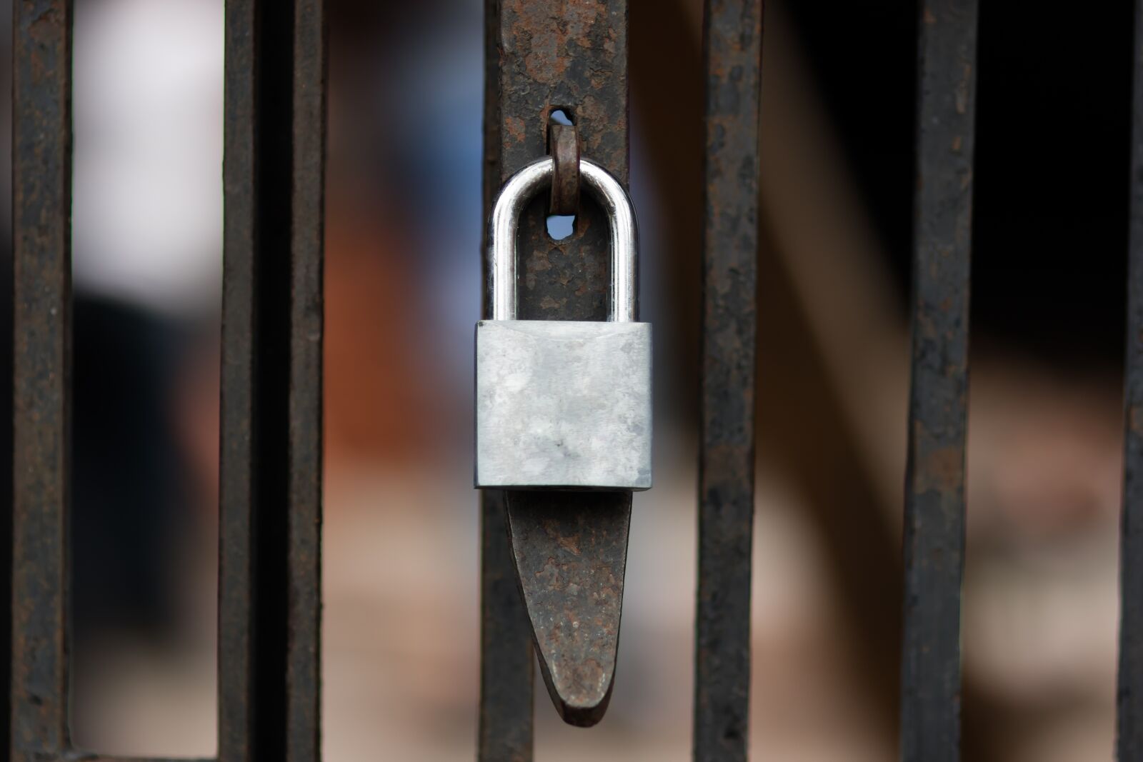 Canon EOS M3 sample photo. Fence, lock, gate photography