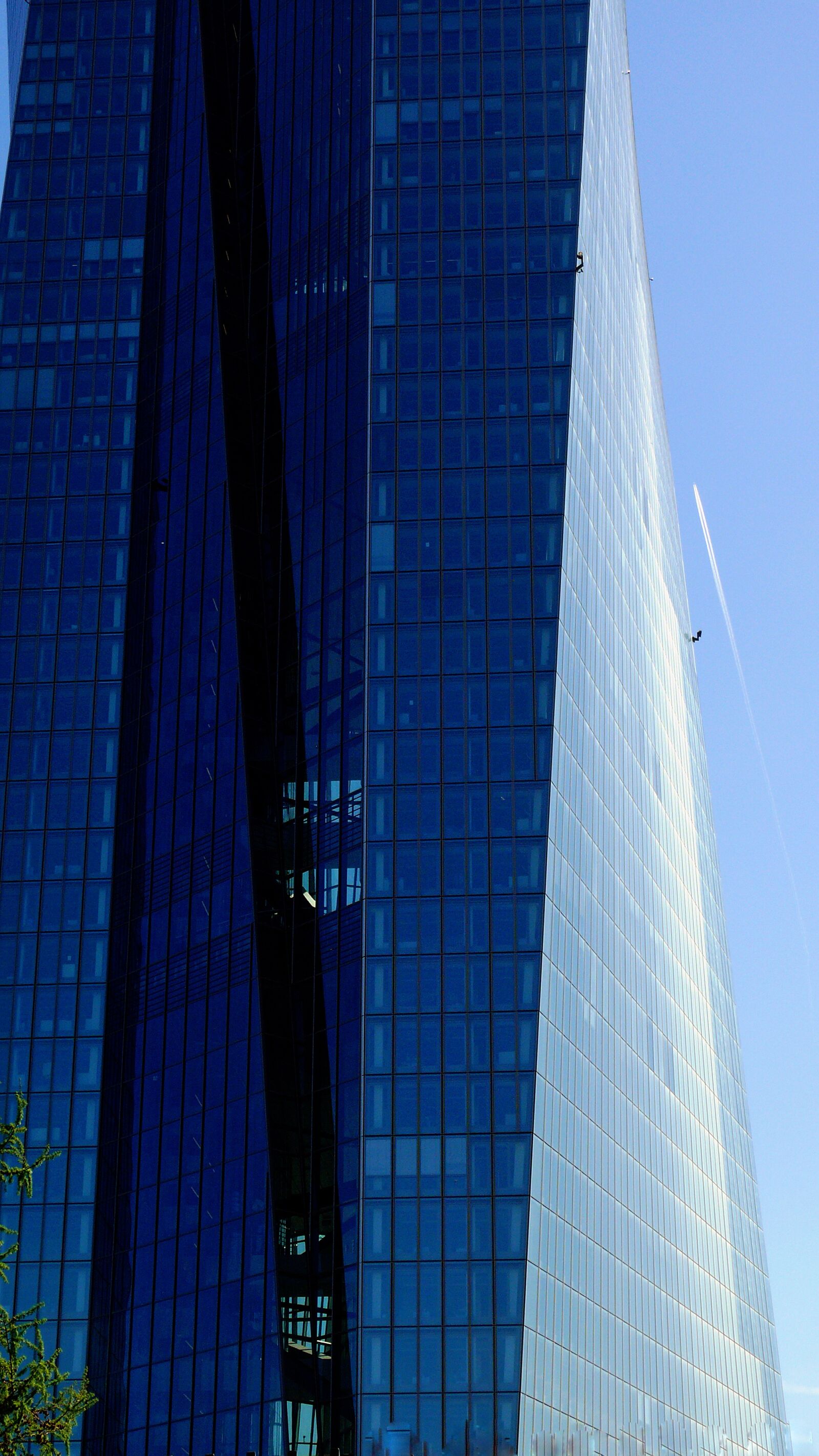 Leica V-LUX 1 sample photo. Bank, ecb, euro photography