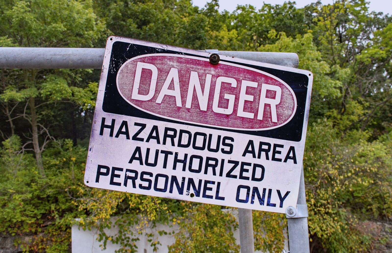 Nikon D3200 sample photo. Danger, danger sign, warning photography