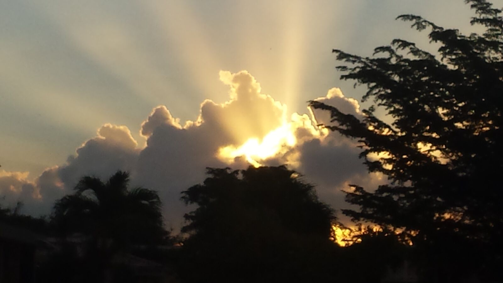 Samsung Galaxy S4 sample photo. Sunrise, amanecer, clouds photography