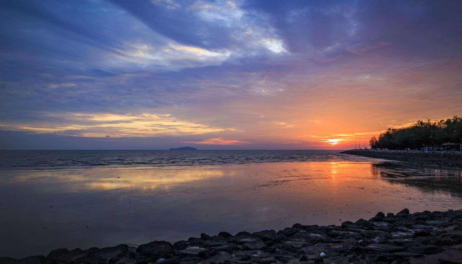 Canon EOS 6D + Sigma 24-35mm F2 DG HSM Art sample photo. Sunset, dawn, water photography