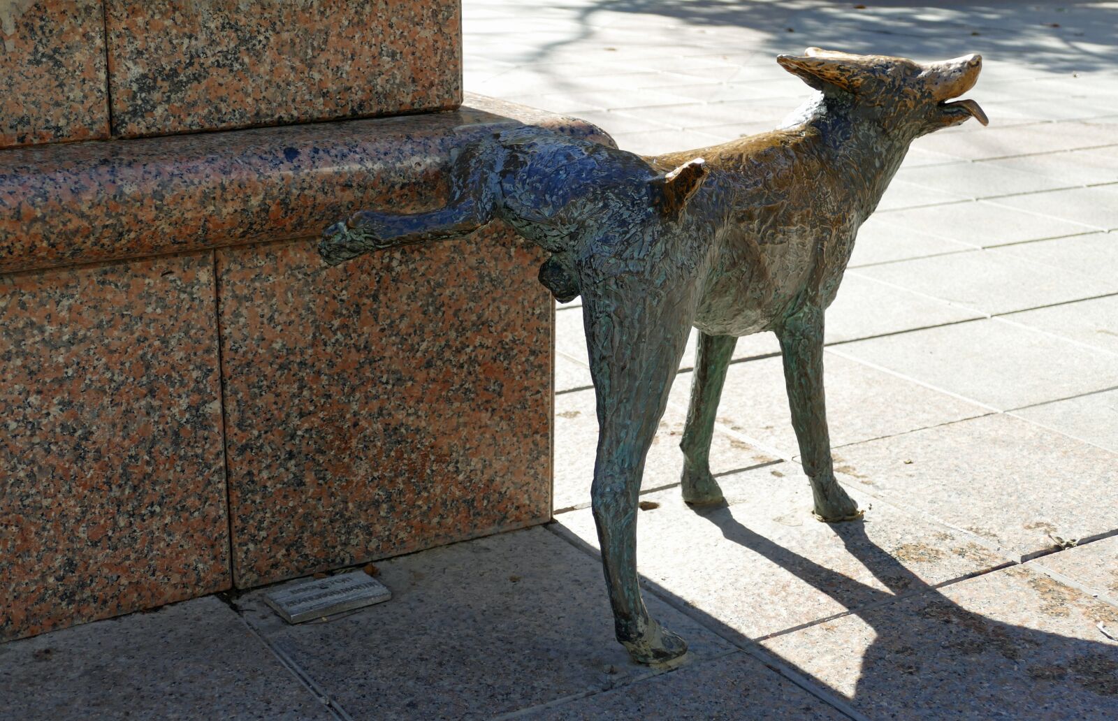 Panasonic Lumix DMC-FZ1000 sample photo. Statue, image, dog photography