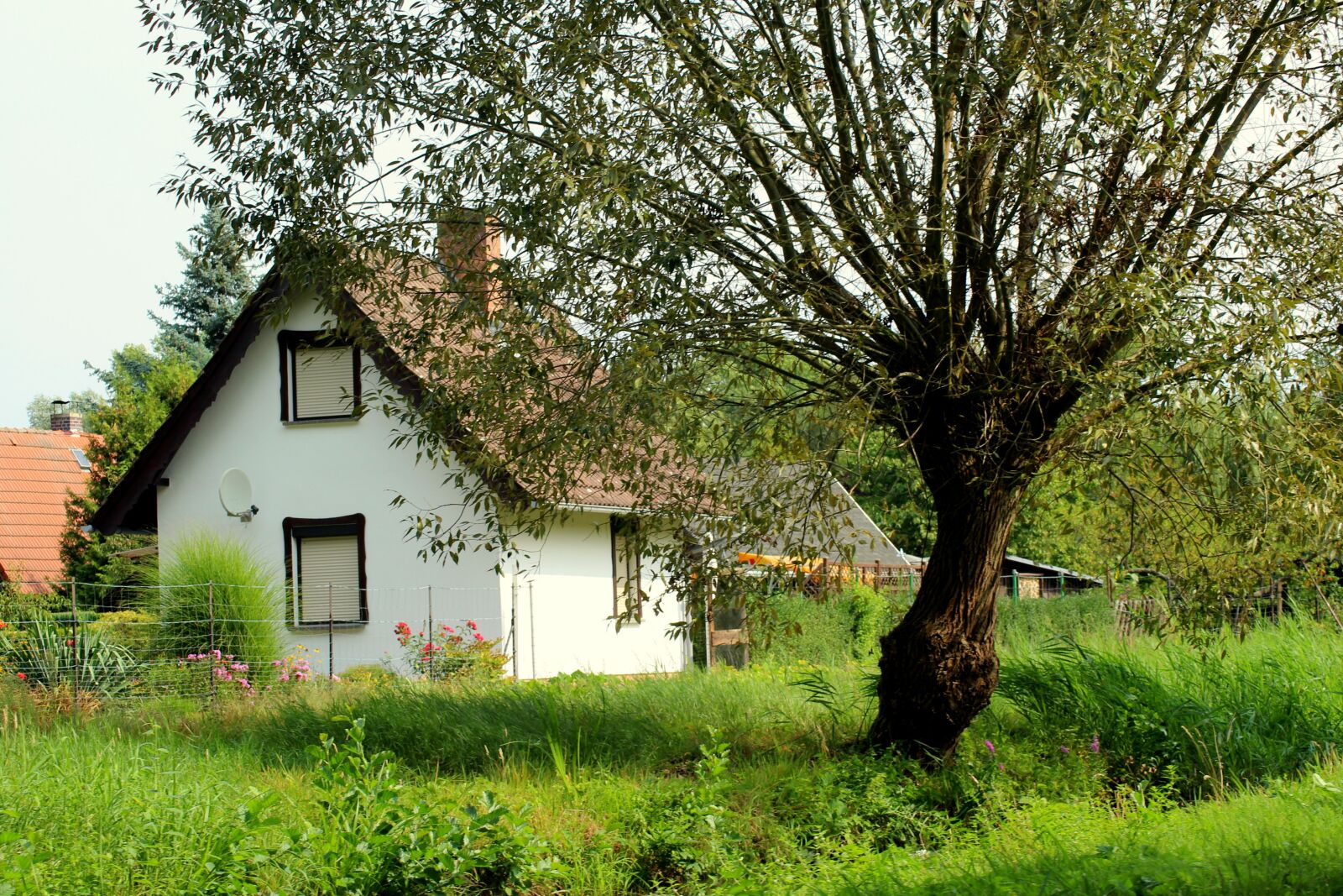 Canon EOS 1200D (EOS Rebel T5 / EOS Kiss X70 / EOS Hi) sample photo. Village, cottage, house photography