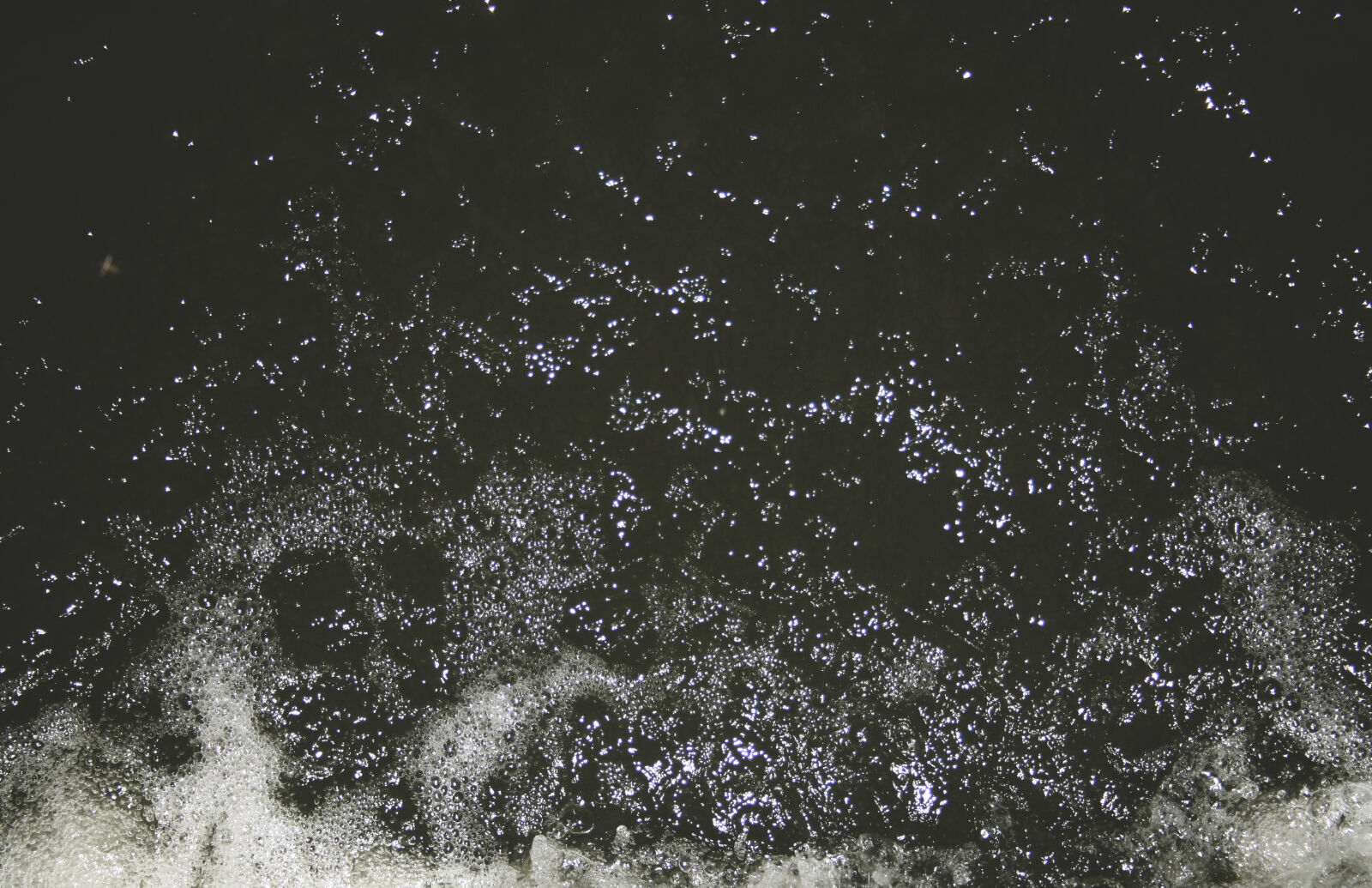 Canon EF-S 18-55mm F3.5-5.6 II sample photo. Bubbles, river, sea, water photography