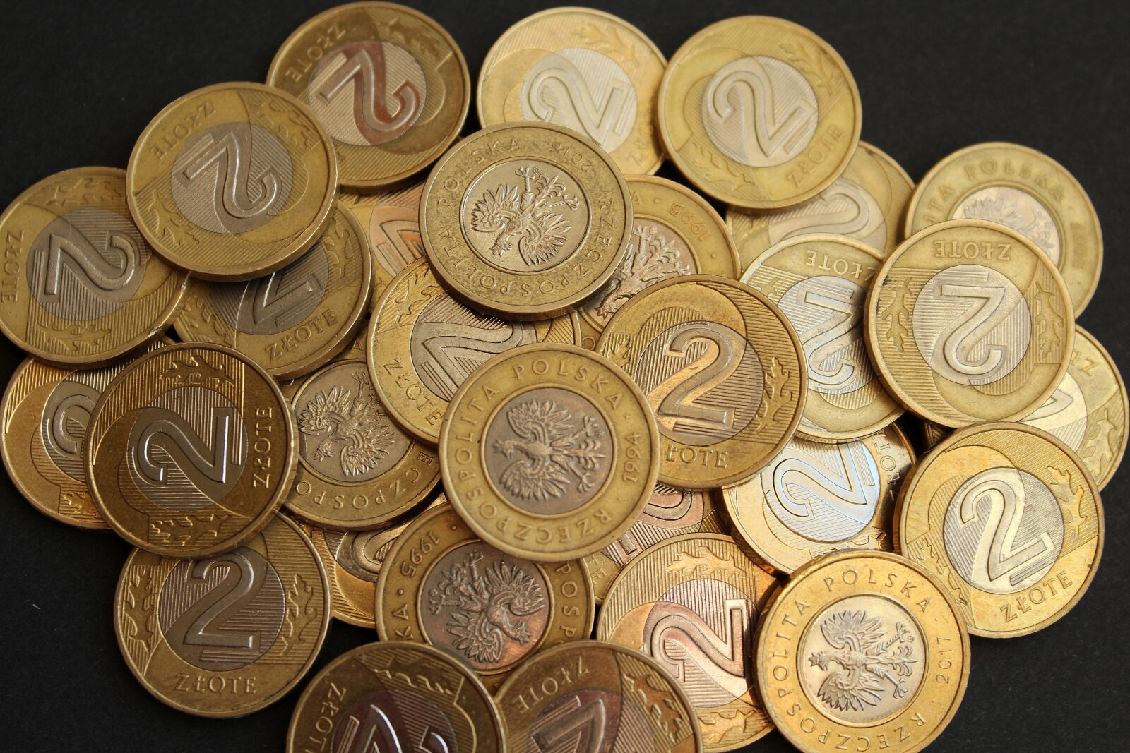 Canon EOS 1200D (EOS Rebel T5 / EOS Kiss X70 / EOS Hi) sample photo. Currency, finance, dime photography