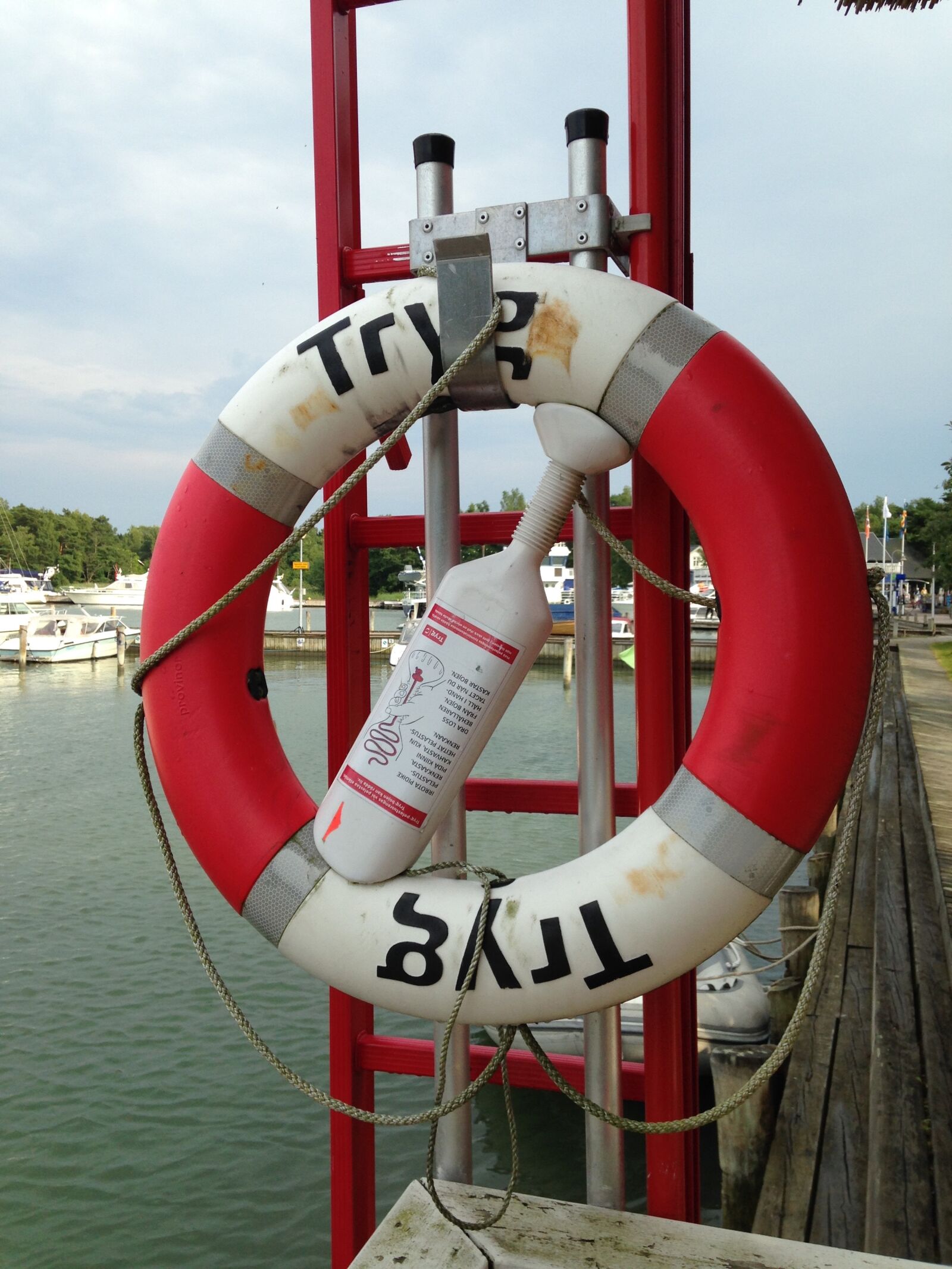 iPhone 5c back camera 4.12mm f/2.4 sample photo. Life buoy, boating, port photography