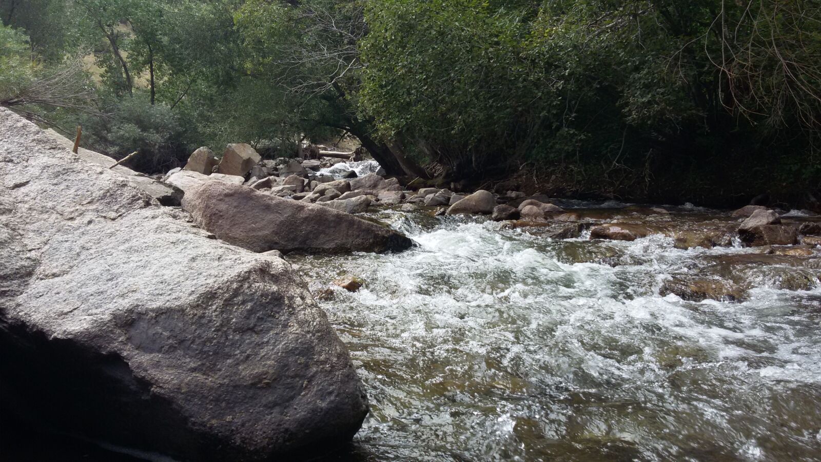 Samsung Galaxy S5 Mini sample photo. Mountains, river, rocks photography
