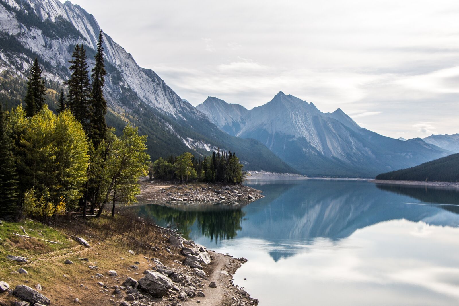 Canon EOS 650D (EOS Rebel T4i / EOS Kiss X6i) sample photo. Medicine lake, jasper, alberta photography
