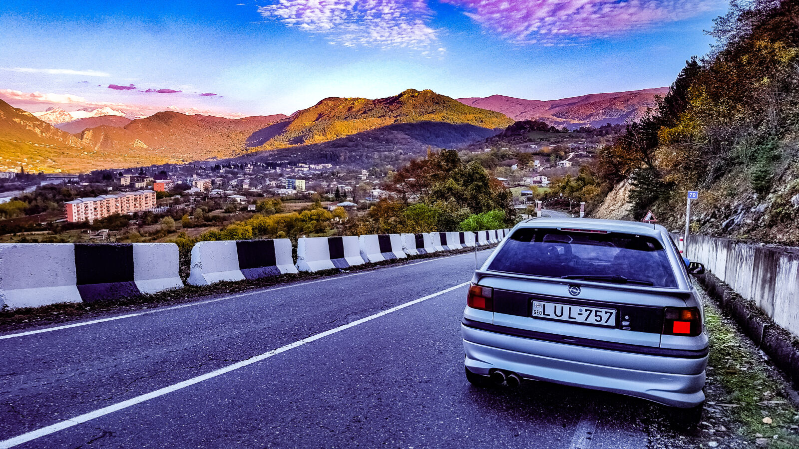 Samsung GALAXY S6 edge sample photo. Autumn, car, mountains, nature photography