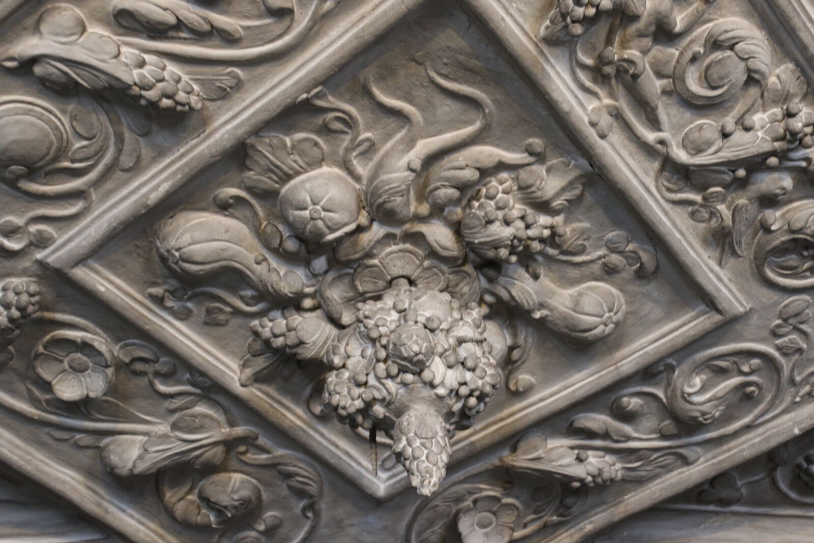 Canon EOS 7D Mark II sample photo. Carved, stones, ceiling, concrete photography
