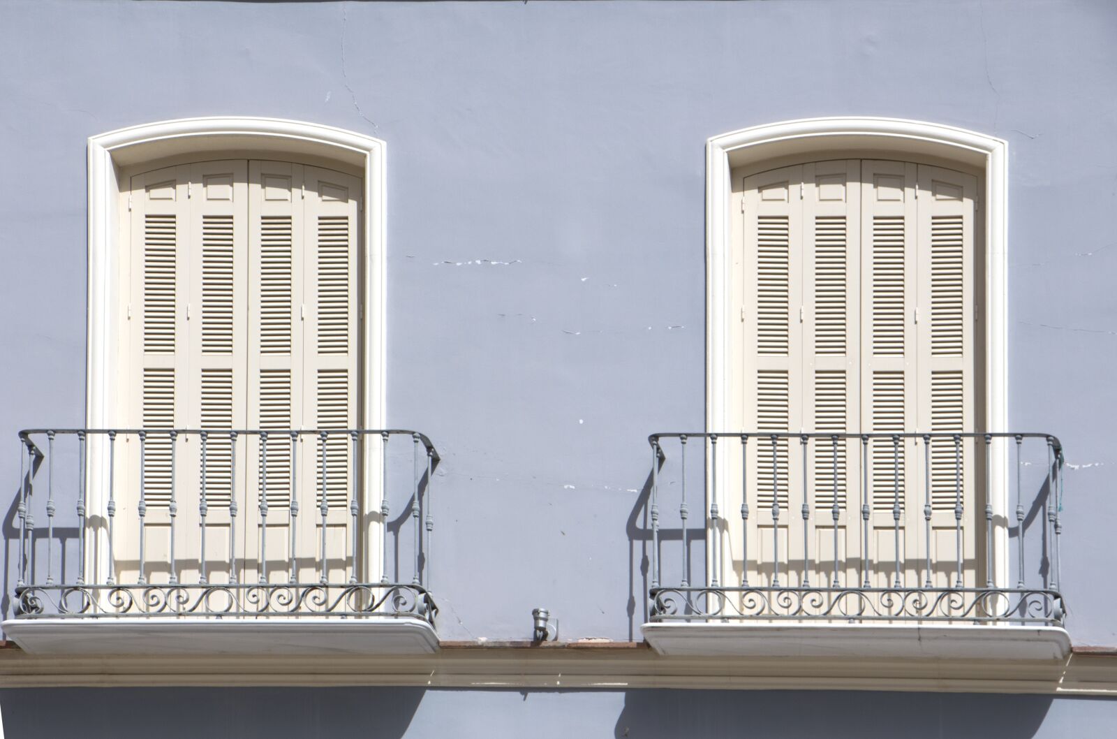 Canon EOS 700D (EOS Rebel T5i / EOS Kiss X7i) sample photo. Wall, window, building photography