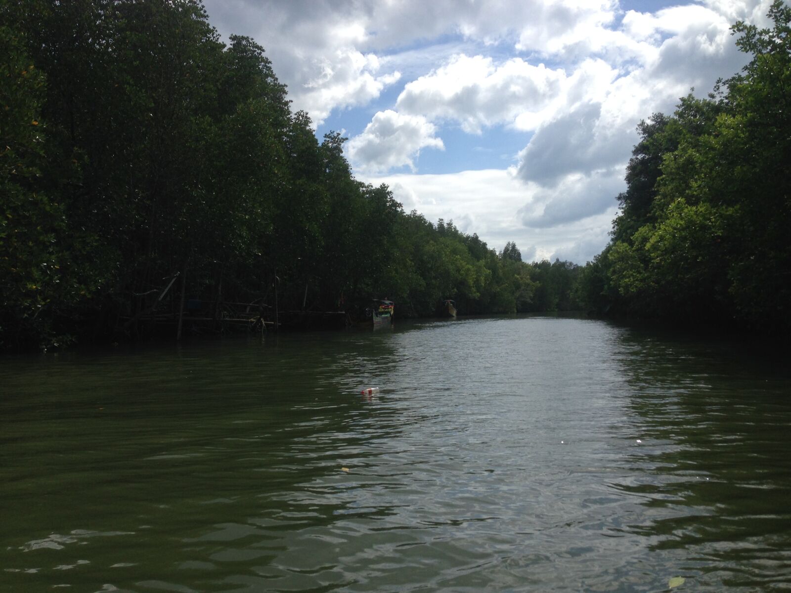 iPhone 5 back camera 4.12mm f/2.4 sample photo. Thailand, pattaya, river photography
