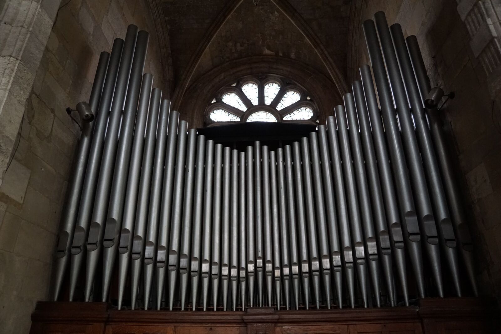 Sony DT 16-50mm F2.8 SSM sample photo. Organ, church, music photography