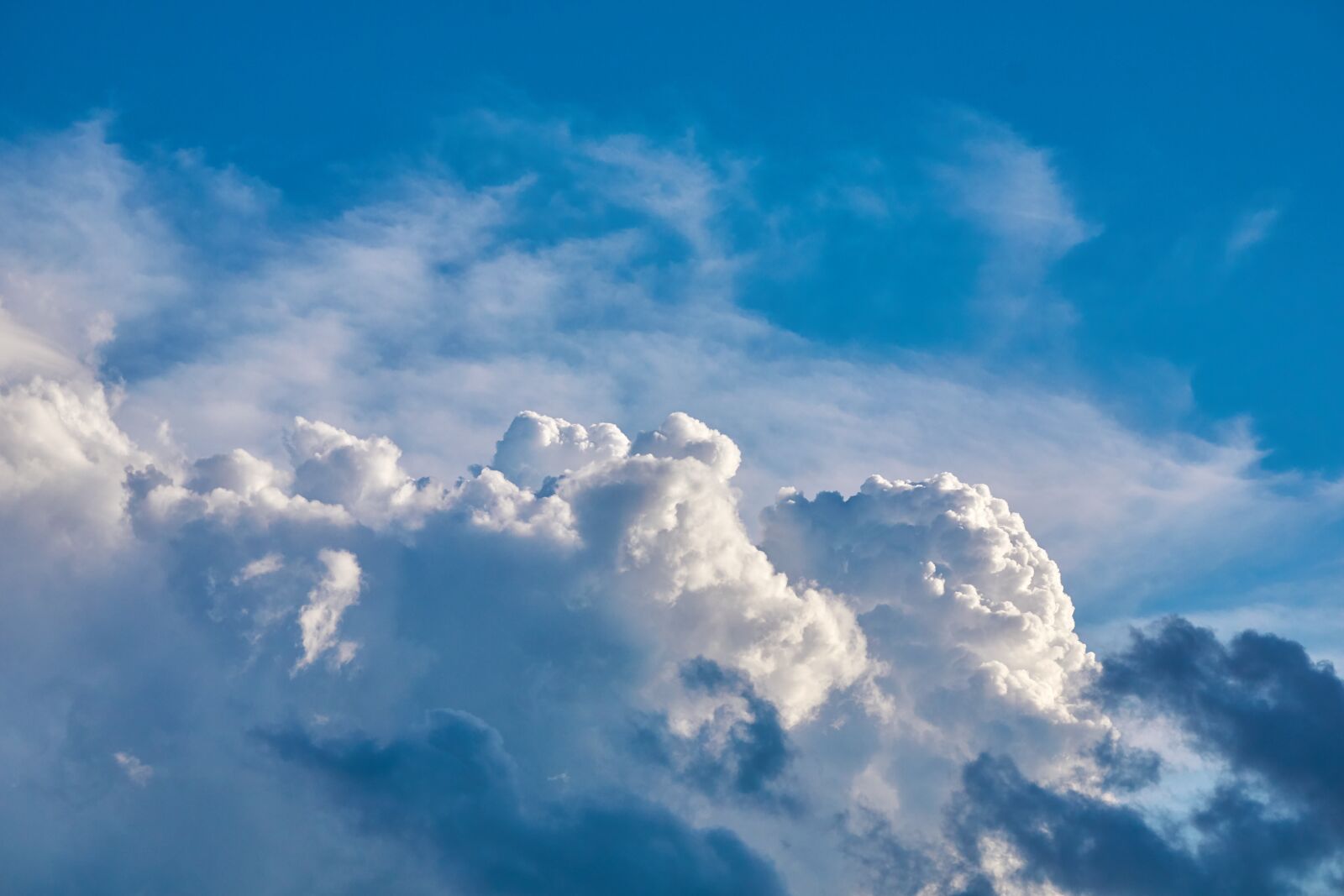 Sony E 55-210mm F4.5-6.3 OSS sample photo. Clouds, sky, blue photography