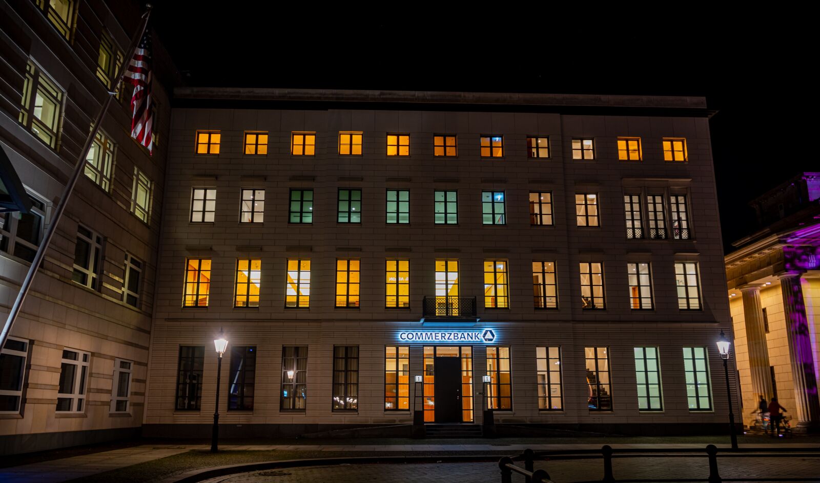 Sony a7 II + Sony FE 28-70mm F3.5-5.6 OSS sample photo. Night photograph, long exposure photography