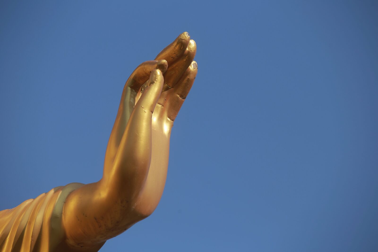 Canon EOS 6D + Canon EF 80-200mm f/2.8L sample photo. Blue, sky, buddha, gold photography