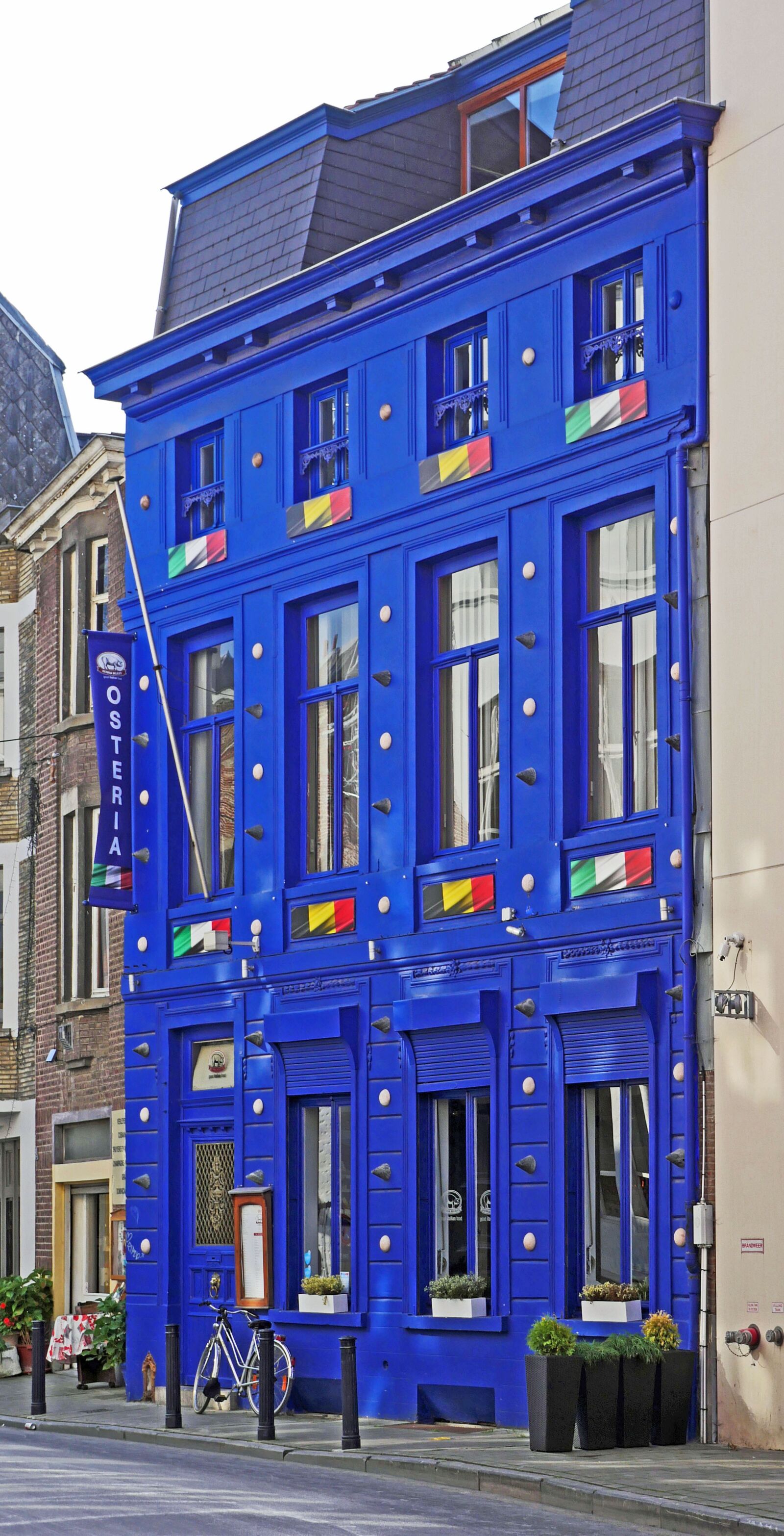 Panasonic Lumix DMC-GX8 sample photo. The blue house, gent photography