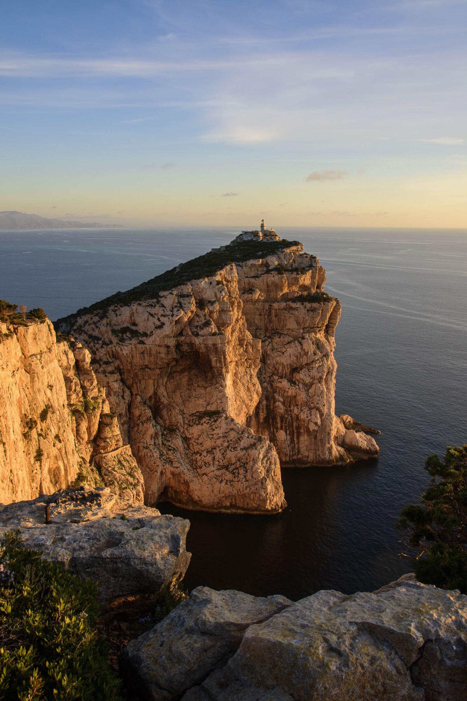 Nikon D7200 sample photo. Cliffs, lighthouse, mountains photography