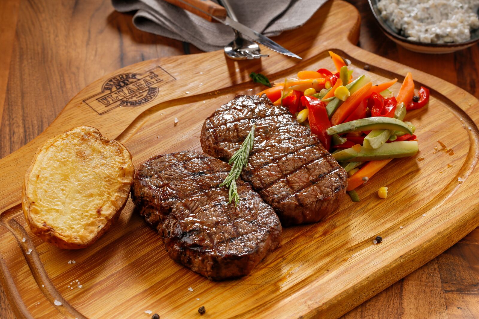 Canon EF 100mm F2.8L Macro IS USM sample photo. Food, steak, meat photography