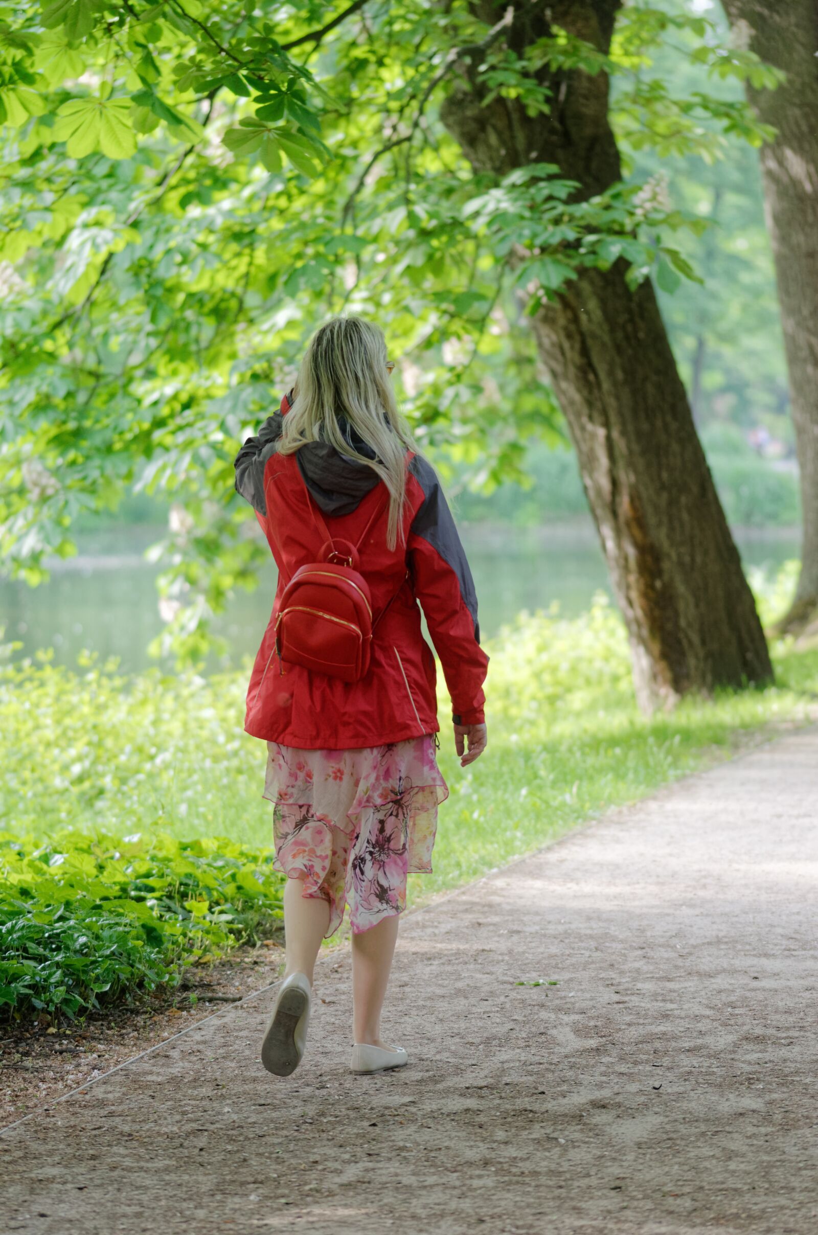 Nikon D5100 sample photo. Woman, young, going photography