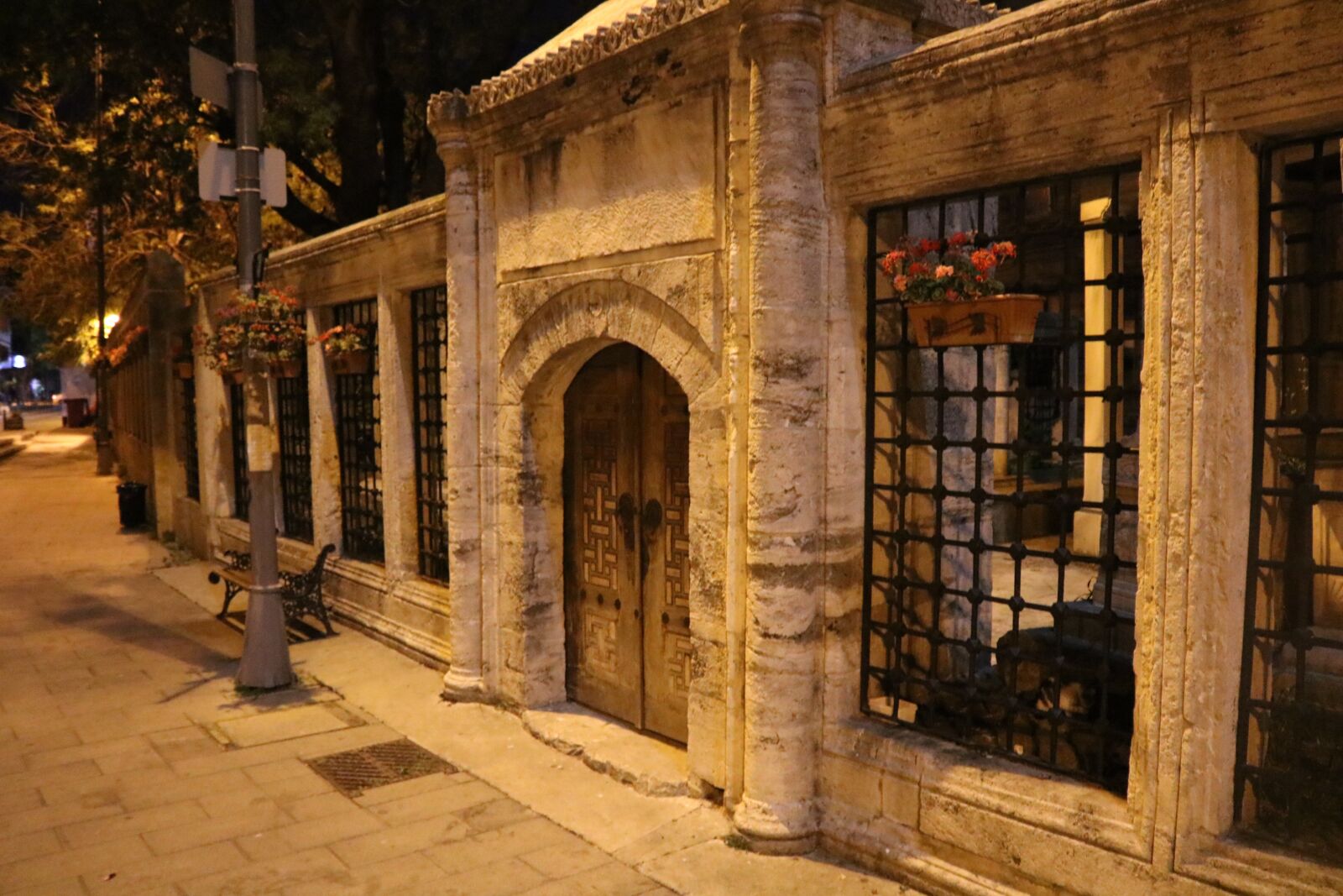 Canon EOS 750D (EOS Rebel T6i / EOS Kiss X8i) sample photo. Istanbul, cami, worship photography
