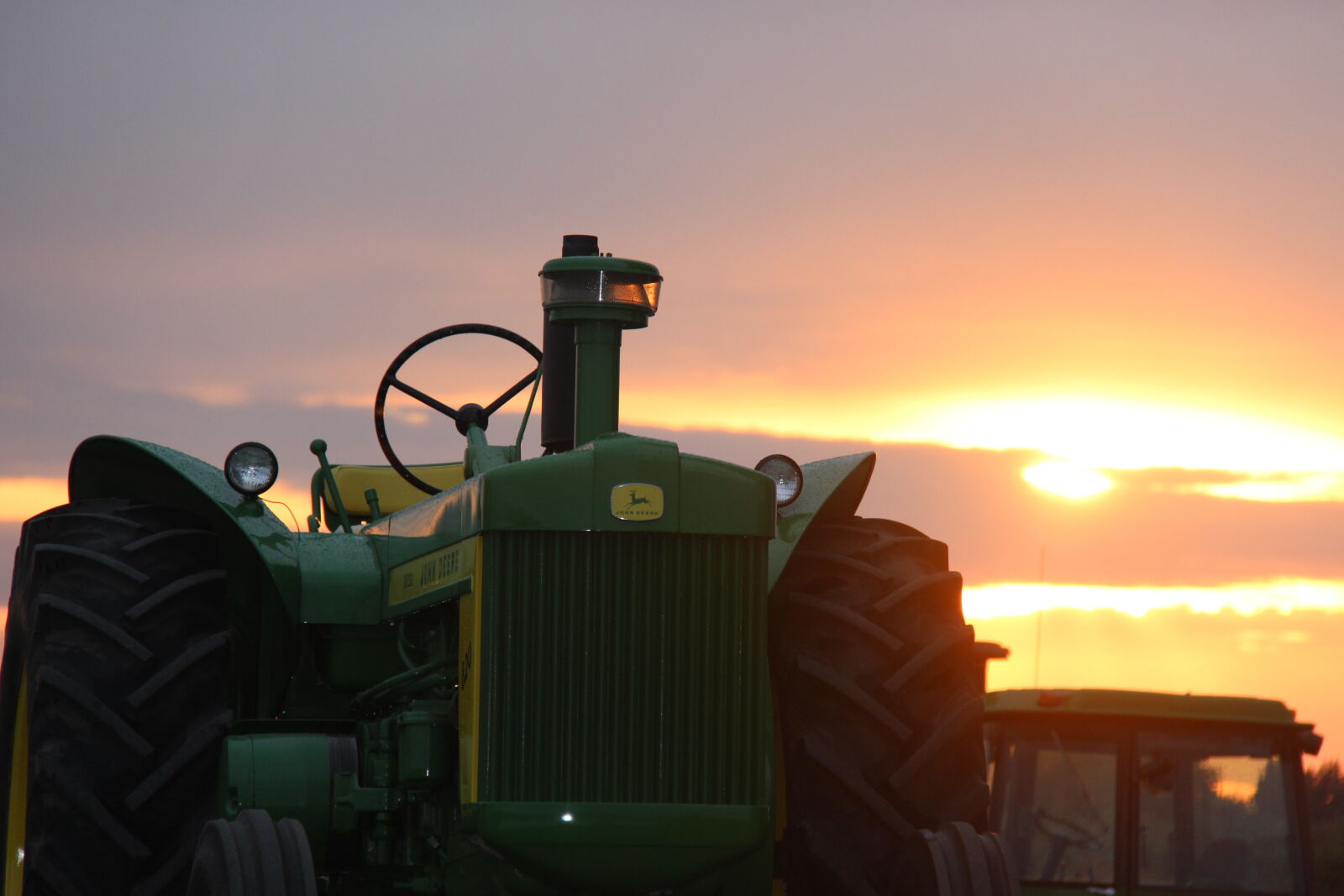 Canon EOS 700D (EOS Rebel T5i / EOS Kiss X7i) + Canon EF-S 18-200mm F3.5-5.6 IS sample photo. Sunset, tractor photography